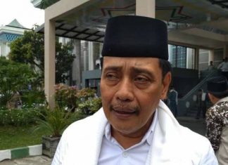 NU Minta Pesantren Tak Terprovokasi Teror Orang Gila Ketua nu jatim hasan mutawakkil alallah di masjid-al akbar surabaya