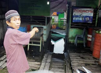 Warga Keluhkan Buruknya Sistem Drainase, di Kawasan Pasar Ahad