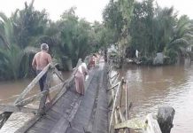 Akibat Kuatnya Arus Sungai, Dua Jembatan di Tabunganen Ambruk dan Miring
