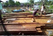 Jembatan Ulin Karya Baru Mulai Diperbaiki Dinas PU