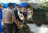 Cegah DBD, Jajaran Polsek Berangas Lakukan Pengasapan (Fogging)