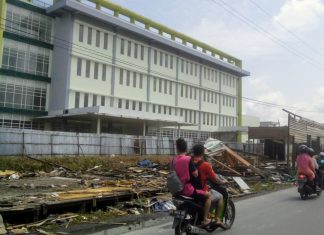 Bangunan Rumah Disekitar RS Sultan Suriansyah, Mulai Dibongkar Warga