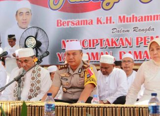 Tabligh Akbar Bersama Guru Bakhiet, Jamaah Padati Halaman Mapolres Batola