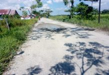 Saat Musim Hujan Tiba, Ruas Jalan Bangkal berubah Menjadi “Genangan” Air Bercampur Tanah dan lumpur