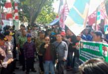 Aksi Massa Tuntut Kejati Kalsel Awasi Kasus Dana Hibah KONI Banjarbaru