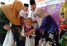 Momen 10 Muharram, Dharma Wanita Persatuan Kakendepag kota Banjarbaru, berbagi kebahagiaan bersama ratusan anak yatim