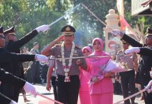 Tarian Dayak Kalimantan iringi pisah sambut Kapolres Batola yang lama dan baru