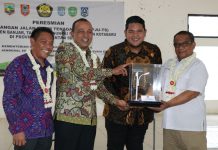 Kabupaten Banjar bersama tiga kabupaten lainnya di Kalsel, terima bantuan PJU-TS dari Kementerian ESDM