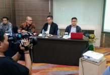 Bupati Balangan Drs. H. Ansharuddin Msi, bersama kuasa hukumnya Klarifikasi dugaan penipuan sebagaimana yang disangkakan kepada dirinya