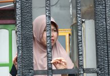 Bupati Banjar serahkan bantuan logistik kepada korban kebakaran di Desa Malintang Lama