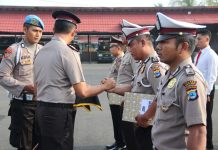 Kapolres Batola berikan Reward kepada anggotanya yang berprestasi