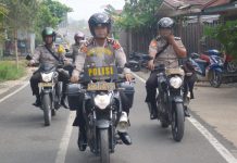 Ciptakan rasa aman, Kapolsek Berangas patroli sepeda motor.