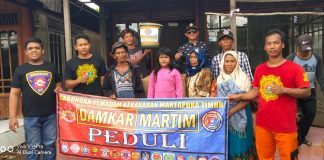 Tim Damkar Martapura Timur, berikan bantuan logistik bagi korban kebakaran dan longsor