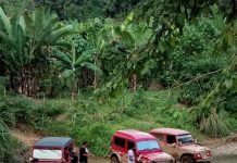 Menguji “Nyali” di medan sulit pedalaman, tim Komodo Borneo Offroad, tak lupa lakukan aksi sosial