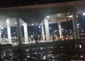 Plafon Bandara Udara International Syamsuddin Noor untuk kedua kalinya ambrol, Diduga akibat cuaca ekstrim dan rendahnya kualitas pekerjaan plafon?