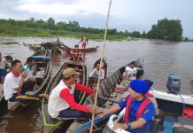 Sebuah klotok nelayan bertubrukan dengan perahu bermuatan.kayu galam di perairan Sungai Barito, hingga sang nelayan tenggelam dan diduga hanyut terbawa arus sungai