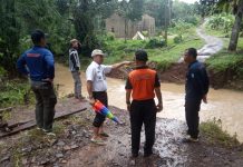 Jembatan penghubung 3 kecamatan di Kabupaten Banjar roboh diterjang air baah