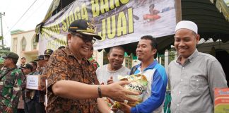 Bupati Balangan H. Ansharuddin salurkan bantuan logistik terhadap warga yang pemukimannya terendam air
