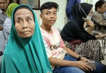 Dalam usia lanjutnya, nenek Amas berjuang melawan penyakit kanker payudara yang menderanya selama setahun