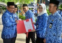 Setda Banjar, serahkan secara simbolis SK kenaikan pangkat 721 di lingkungan Pemkab Banjar