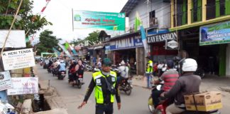 Satu hari menjelang acara haulan Guru Sekumpul, jemaah haulan mulai berdatangan dan memadati sejumlah ruas jalan.di sekitar komplek Sekumpul Martapura