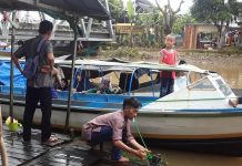 Klotok jemaah haulan asal Katingan Kalteng, pertama merapat di Dermaga Klotok Murung Martapura