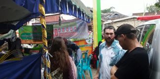 Karena kagum, warga Australia ikut menjadi relawan petugas kebersihan haulan ke 15 Guru Sekumpul