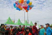 Bupati Balangan lepas balon ke udara, menandai di bukanya Car Free Day Balangan 2020