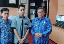 Bupati Ansharuddin bantu transportasi dan akomodasi Saprudin penderita tomor mata yang melakukan operasi di RS Soetomo Surabaya