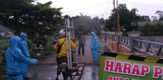 Warga Desa Danda Jaya dan Kolam Kanan, bersatu melawan virus Corona, ciptakan alat penyemprot disinfektan otomatis