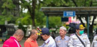 Dishub Banjar, bagikan masker gratis kepada sopir angkutan umum di terminal Blauran Martapura