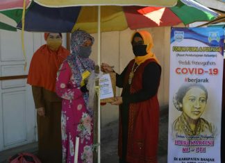 Semangat Kartini, DP2KBP3A bersama Forum Puspa dan Puspaga, bagikan brosur cara hindari Corona