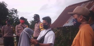Cegah penyebaran Corona, aparat kecamatan dan Polsek Anjir Muara Batola masuk desa sampaikan himbauan serta bagikan masker