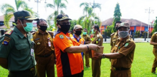 Gubernur H.Sahbirin Noor, berikan bantuan ribuan bibit lombok ke Pemkab Balangan, guna antisipasi kekurangan ketersediaan cabe