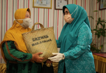 Dukung percepatan pengendalian Corona, TP PKK Banjar bersama Baznas Kabupaten Banjar, bagikan paket sembako dan masker gratis untuk dhuafa