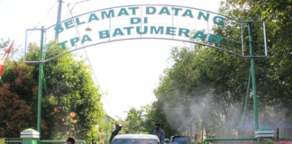 KPH Balangan, bantu penyemprotan disinfektan dan bibit tanaman di areal TPA Batu Merah