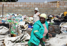 Pembuang limbah keliling Afrika Selatan kehilangan mata pencaharian karena dikunci