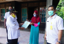 Bupati Balangan Bagikan Sertifikat tanah gratis kepada warga Desa Baruh Panyambaran