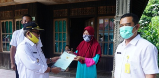 Bupati Balangan Bagikan Sertifikat tanah gratis kepada warga Desa Baruh Panyambaran
