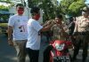 Dinas Kominfo bersama Polres Banjar, bagikan masker gratis lewat aksi sosial LAPOR! Peduli Covid-19.