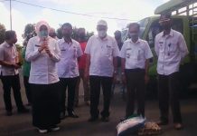 Ditengah pandemi Corona, Bupati Batola serahkan 20 ribu bingkisan sembako untuk warga di 17 kecamatan