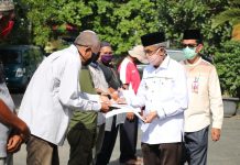 Bupati Banjar, serahkan BST DD bagi warga pedesaan terdampak Covid-19