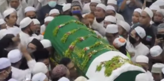 Almarhum Guru Zuhdi, di makamkan di alkah keluarga di belakang Masjid Jami Banjarmasin