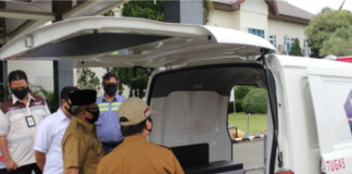 PT. Adaro Indonesia serahkan bantuan mobil Ambulance untuk percepatan penanganan virus Corona