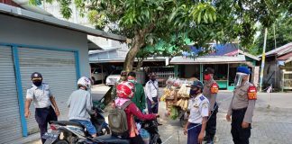 Polsek Tamban bersama Gugus Tugas rajin lakukan sosialisasikan protokol kesehatan di pasar tradisional