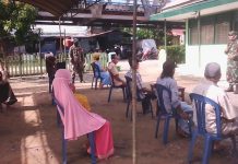 Ditengah pandemi Corona, Koramil 1005-08/ Anjir Muara, salurkan bantuan sembako kepada warga