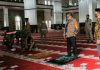 Bupati H.Ansharudin bersama gugus tugas tinjau persiapan sholat Jumat di Masjid Al-Akbar,