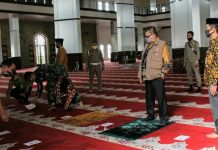 Bupati H.Ansharudin bersama gugus tugas tinjau persiapan sholat Jumat di Masjid Al-Akbar,