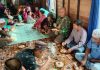 Anggota satgas TMMD Tabunganen, hadiri acara kenduri selamatan kampung