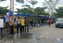 Gugus Tugas Covid-19 Tamban, lakukan pengecekan suhu tubuh terhadap warga dan pengunjung pasar tradisional